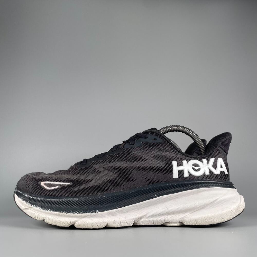 Hoka One One Clifton 9 Women's 9 B Black White Athletic Shoes Running Sneakers
